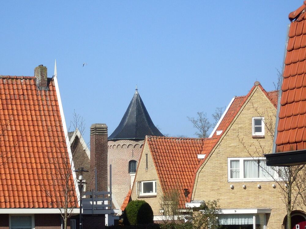 De rode daken van Schagen met de spits van het slot