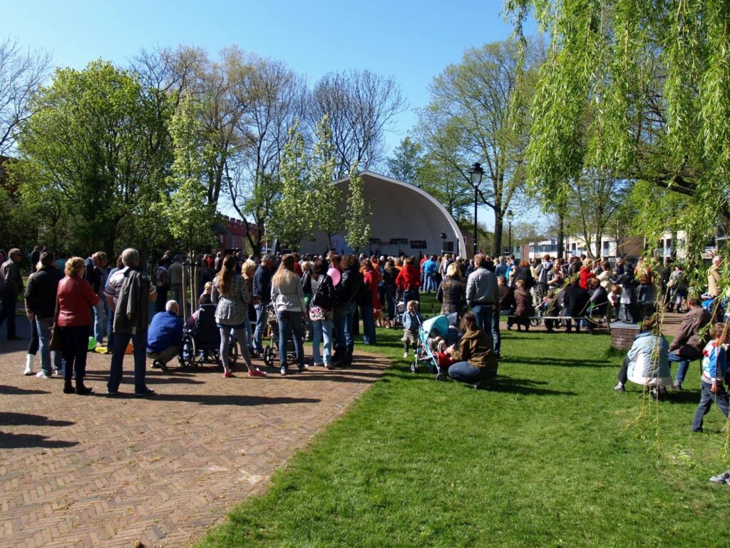 Zondagmiddag Muziektuin – Harmonie Schagen en Spot-On in Schagen